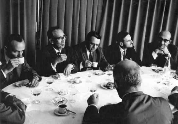 Start of technology alliance with L'Oréal of France (alliance was dissolved in 2001)