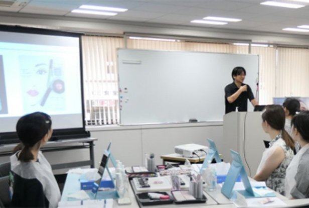 Makeup seminars and support activities to promote sports