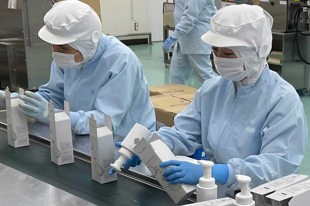 工場内業務風景の写真