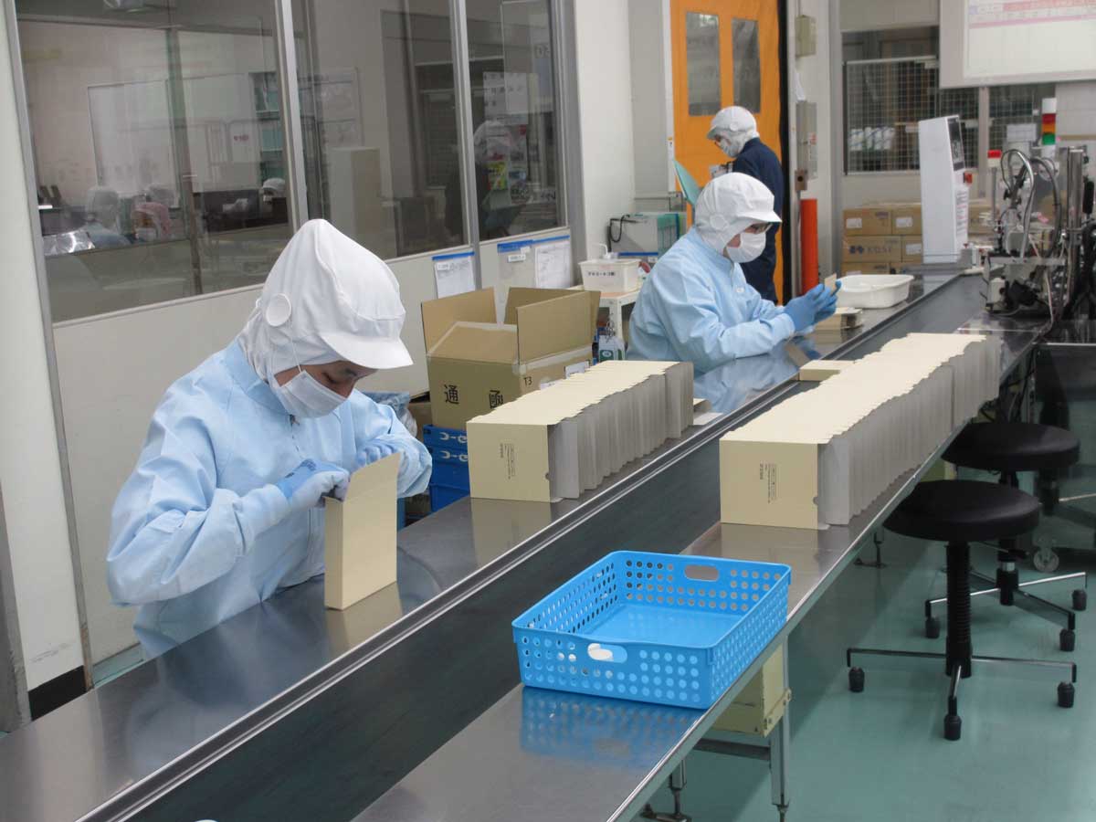 工場内業務風景の写真