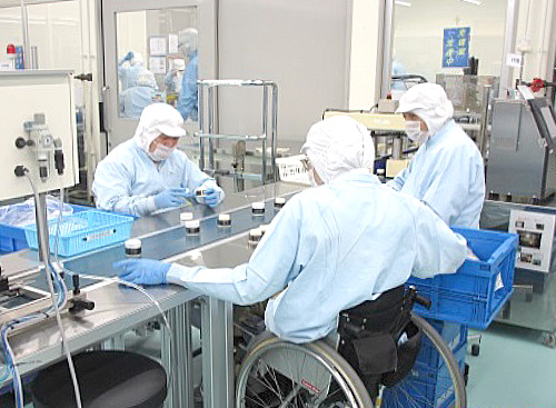 工場内業務風景の写真